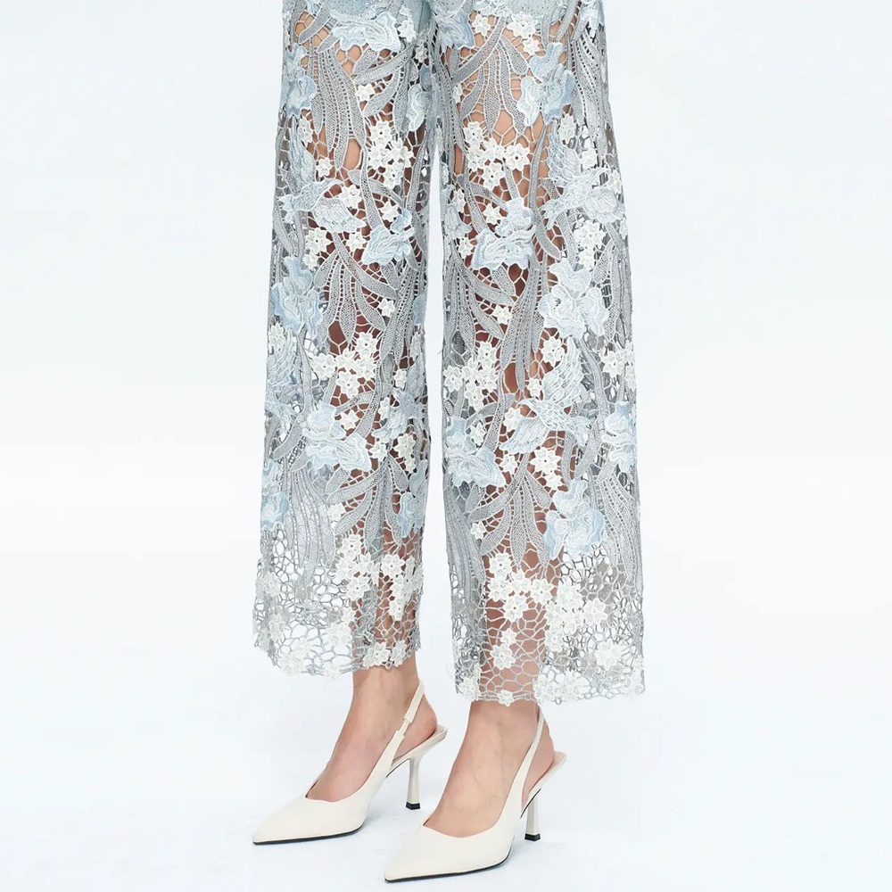 Women's Lace Overlay Jeans - Picture 5 of 5